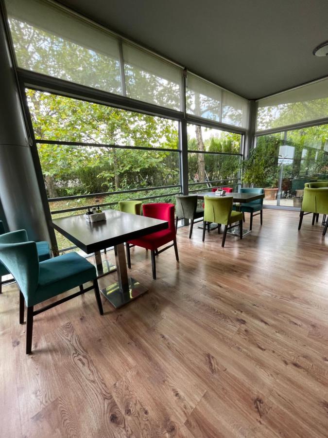 Terra Europe Brontes Hotel Tărgovište Exteriér fotografie