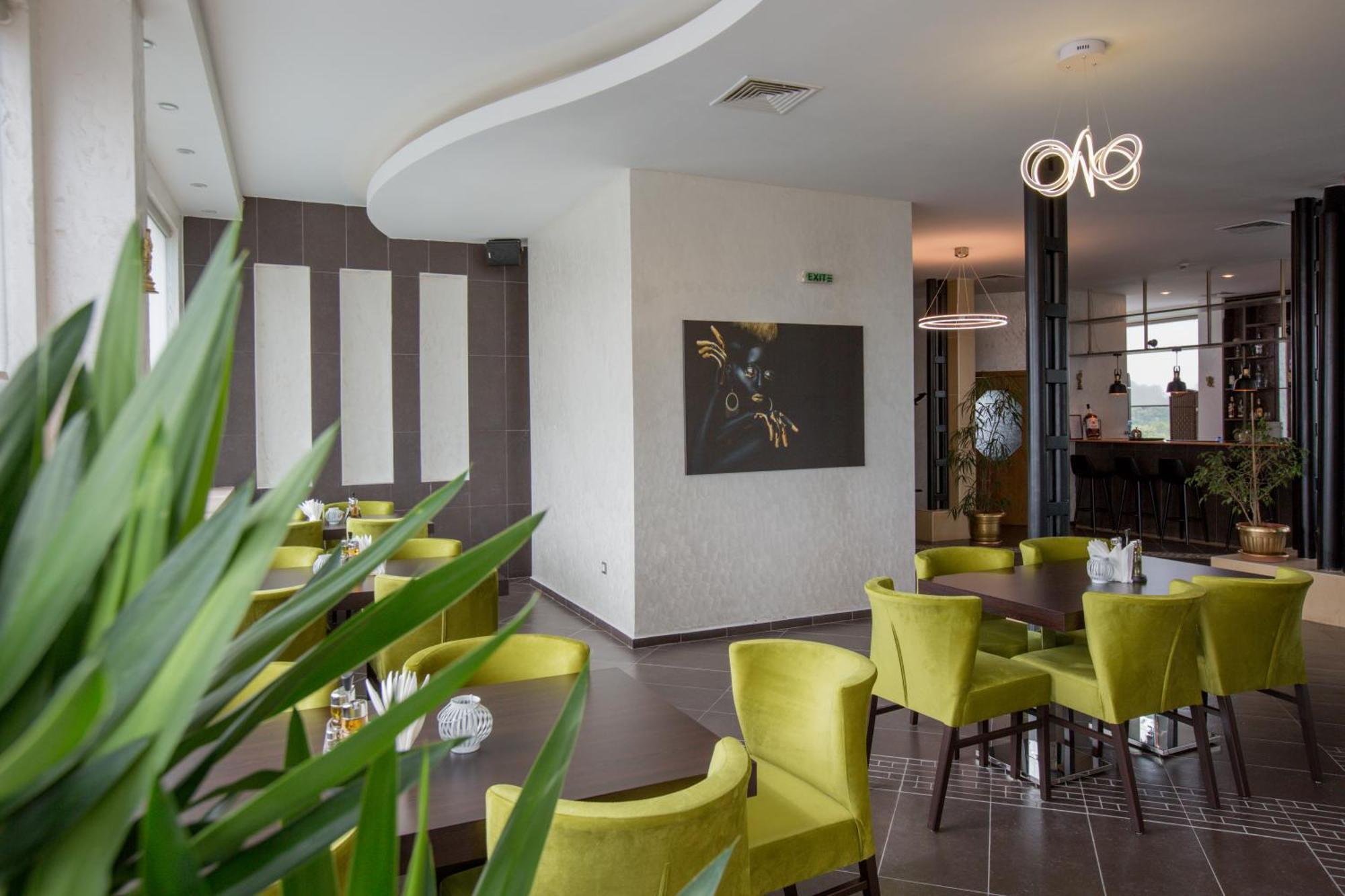 Terra Europe Brontes Hotel Tărgovište Exteriér fotografie