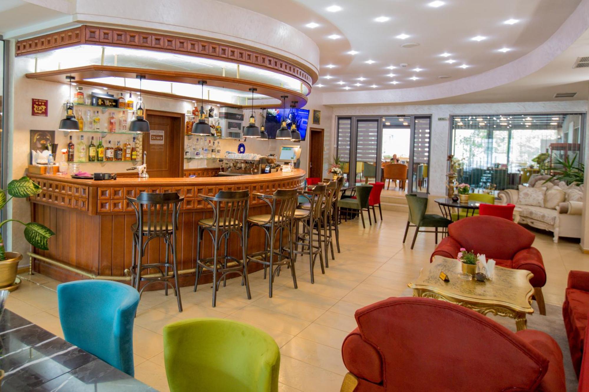 Terra Europe Brontes Hotel Tărgovište Exteriér fotografie