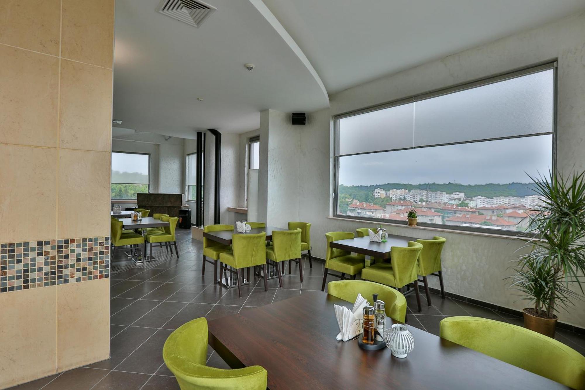 Terra Europe Brontes Hotel Tărgovište Exteriér fotografie