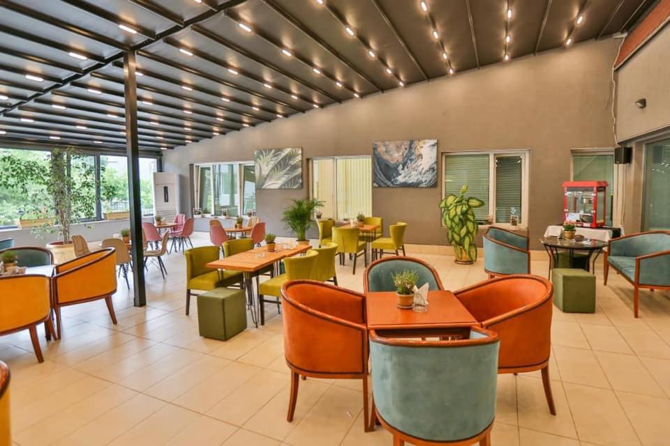 Terra Europe Brontes Hotel Tărgovište Exteriér fotografie