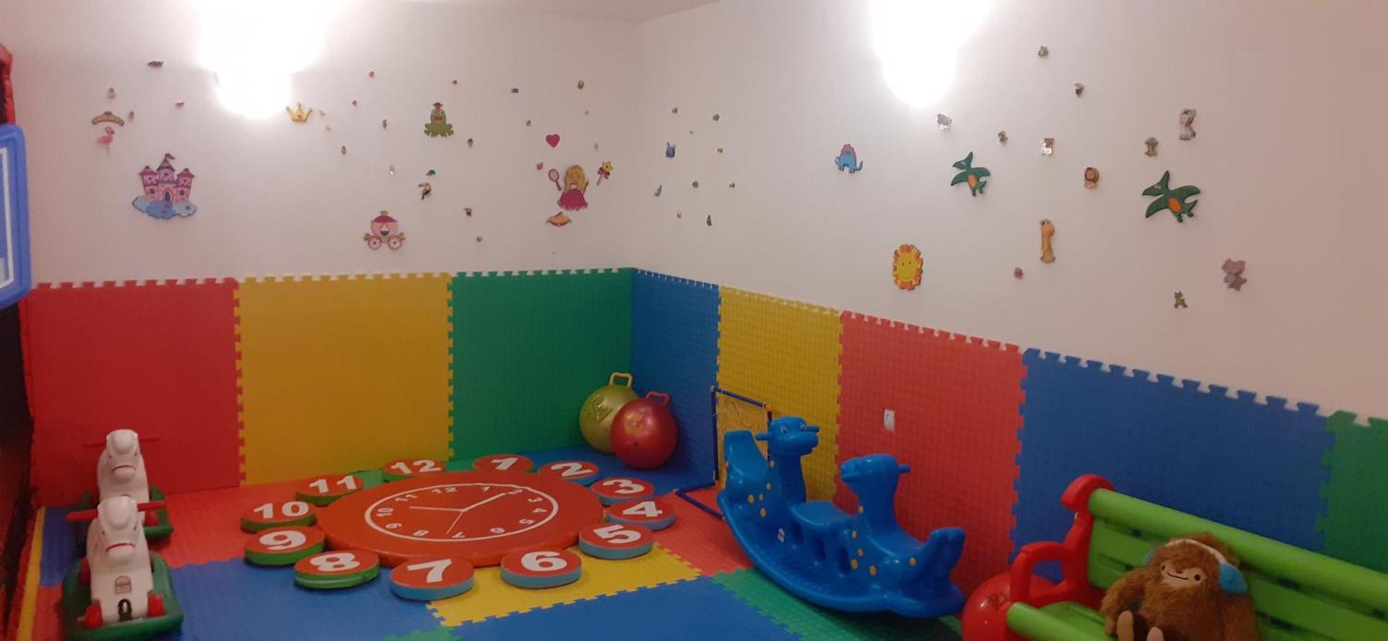 Terra Europe Brontes Hotel Tărgovište Exteriér fotografie