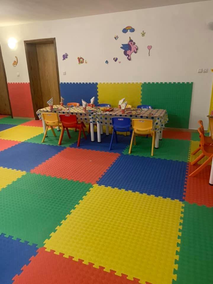 Terra Europe Brontes Hotel Tărgovište Exteriér fotografie
