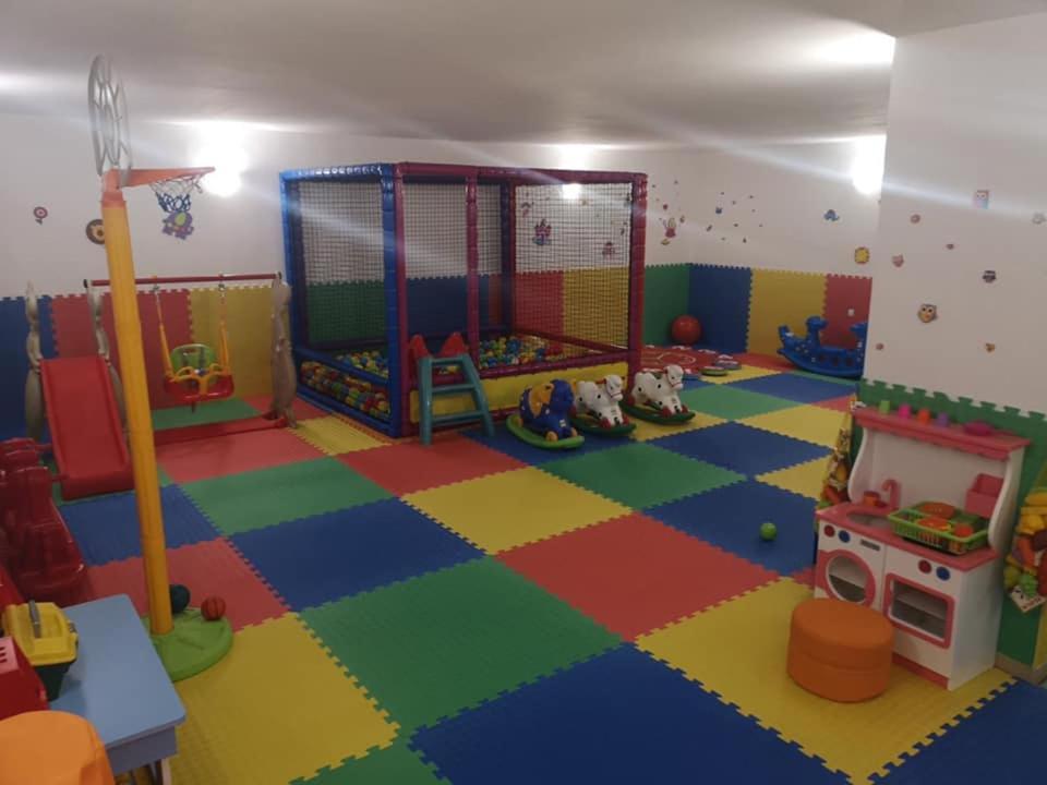Terra Europe Brontes Hotel Tărgovište Exteriér fotografie