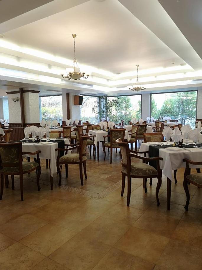 Terra Europe Brontes Hotel Tărgovište Exteriér fotografie