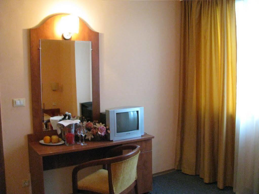 Terra Europe Brontes Hotel Tărgovište Exteriér fotografie
