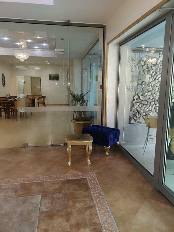 Terra Europe Brontes Hotel Tărgovište Exteriér fotografie