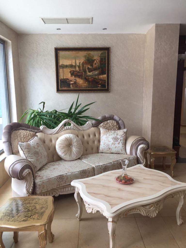 Terra Europe Brontes Hotel Tărgovište Exteriér fotografie