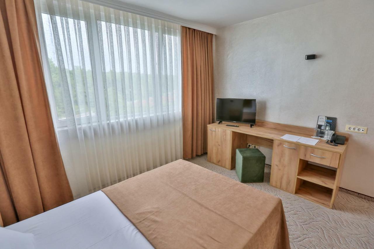 Terra Europe Brontes Hotel Tărgovište Exteriér fotografie